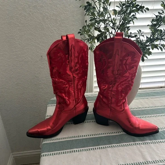Billini Shiny Red Heeled Boots - Picture 4 of 7